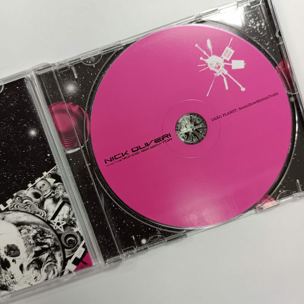 Nick Oliveri And The Mondo Generator* – Dead Planet: SonicSlowMotionTrails - Imagen 3